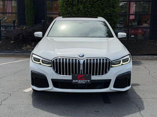 Alpine White 2021 BMW 750 i xDrive