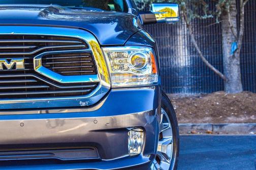 2017 RAM 1500 Limited Crew Cab 4x4 5'7' Box