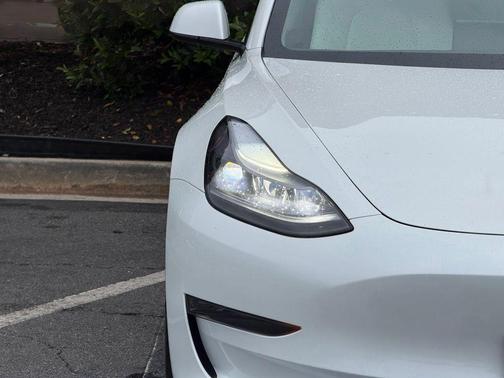 Pearl White Multi-Coat 2023 Tesla Model 3 Standard Range