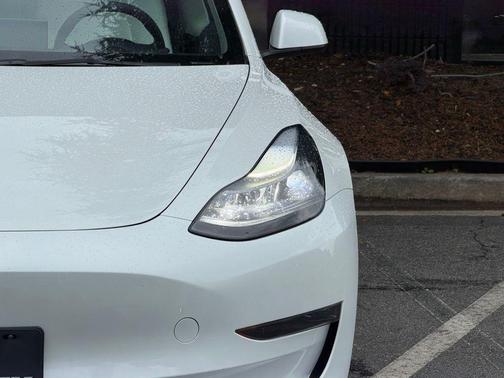 Pearl White Multi-Coat 2023 Tesla Model 3 Standard Range
