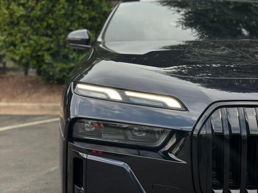 2023 BMW 740 i