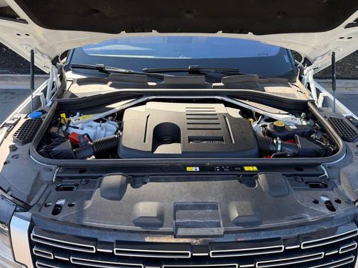 White 2023 Land Rover Range Rover P440e SE