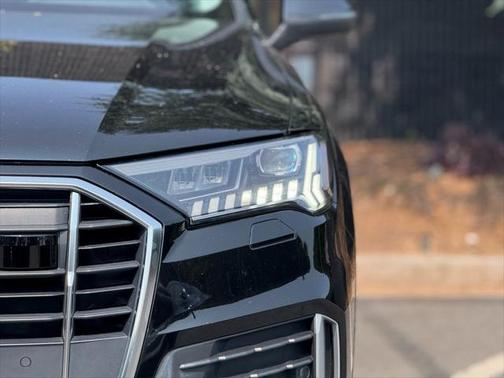 2024 Audi Q7 45 Premium Plus