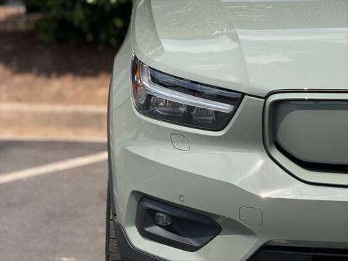 2021 Volvo XC40 Recharge Pure Electric P8