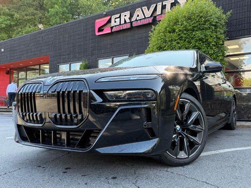 Black Sapphire Metallic 2024 BMW i7 eDrive50