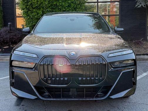 Black Sapphire Metallic 2024 BMW i7 eDrive50