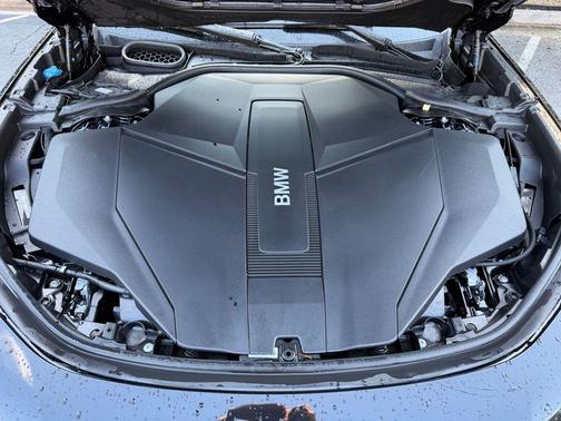 Black Sapphire Metallic 2024 BMW i7 eDrive50