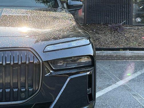 Black Sapphire Metallic 2024 BMW i7 eDrive50