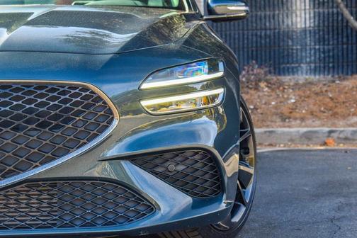 2023 Genesis G70 2.0T RWD