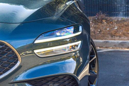 2023 Genesis G70 2.0T RWD