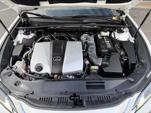 2022 Lexus ES 350 Base