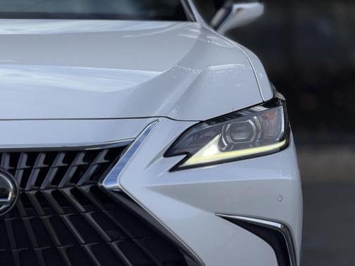 2022 Lexus ES 350 Base