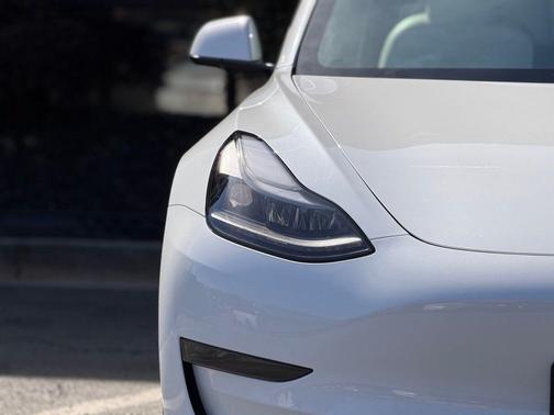 Pearl White Multi-Coat 2023 Tesla Model 3 Standard Range