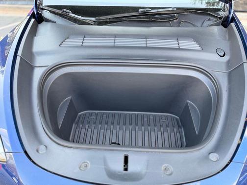 Deep Blue Metallic 2023 Tesla Model Y Long Range