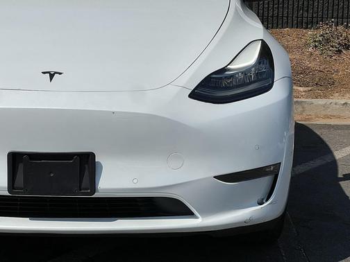 2022 Tesla Model Y Long Range Dual Motor All-Wheel Drive