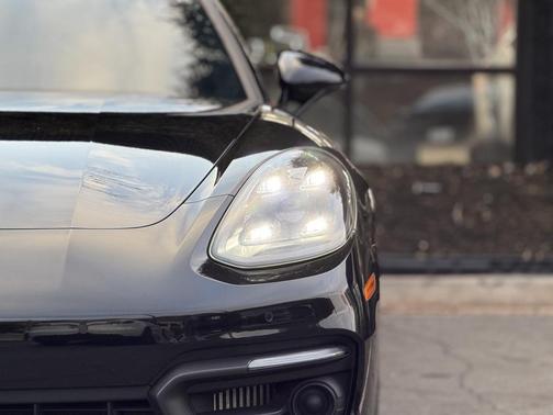 2023 Porsche Panamera Platinum Edition