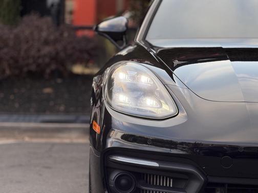 2023 Porsche Panamera Platinum Edition