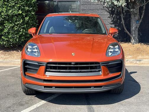 2022 Porsche Macan Base (PDK)