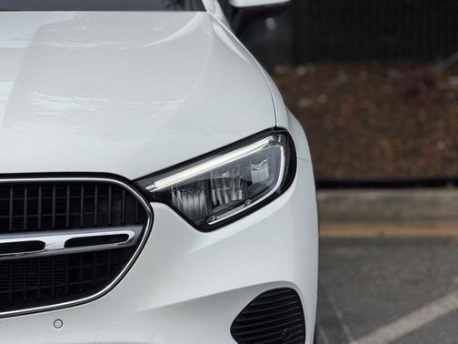Polar White 2025 Mercedes-Benz GLC 300 Base