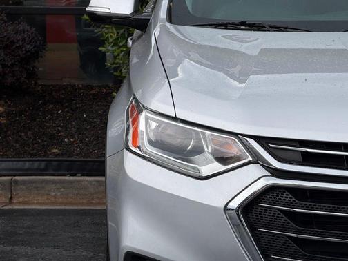 Silver Ice Metallic 2019 Chevrolet Traverse LT Leather