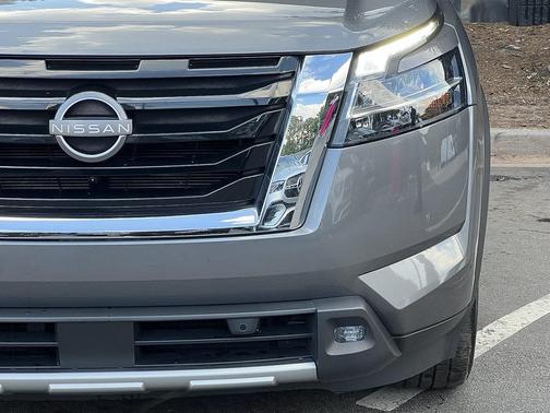 2022 Nissan Pathfinder SL 2WD