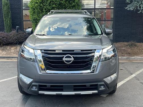 2022 Nissan Pathfinder SL 2WD