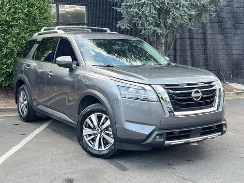 2022 Nissan Pathfinder SL 2WD