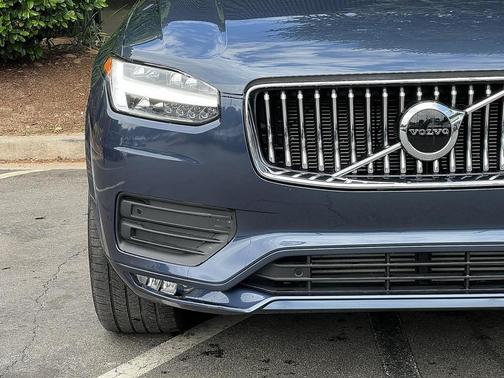 2022 Volvo XC90 T5 Momentum