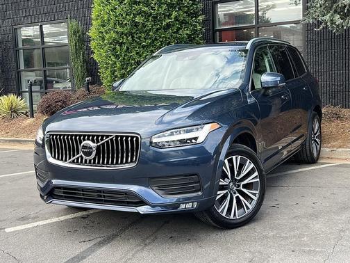 2022 Volvo XC90 T5 Momentum
