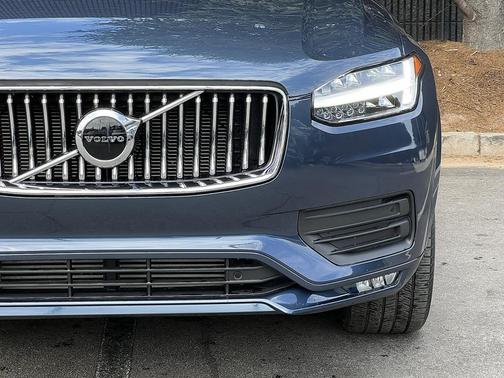2022 Volvo XC90 T5 Momentum