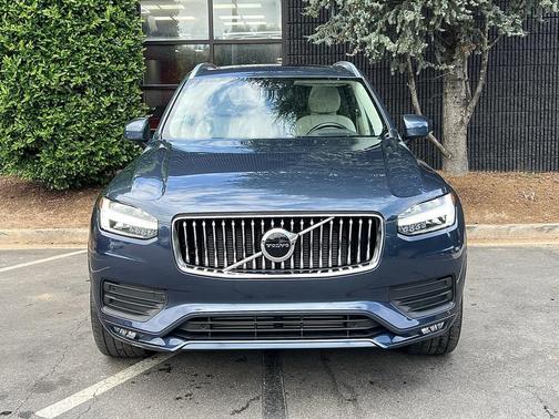 2022 Volvo XC90 T5 Momentum