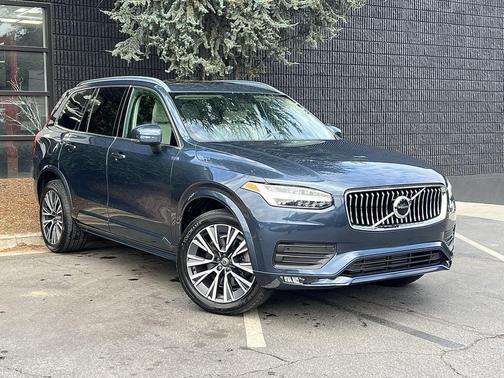 2022 Volvo XC90 T5 Momentum