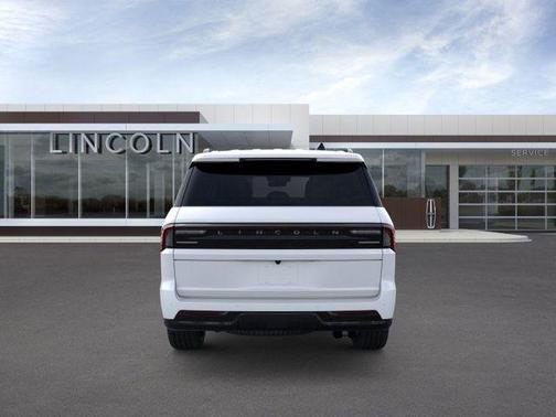Crystal White Metallic 2025 Lincoln Navigator Reserve