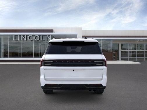Star White 2026 Lincoln Navigator L Reserve