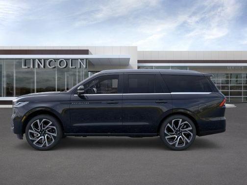 Infinite Black Metallic 2026 Lincoln Navigator Black Label