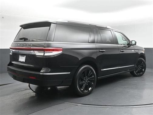 2022 Lincoln Navigator L Reserve