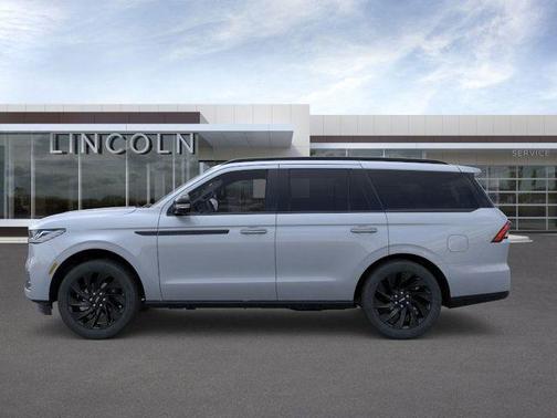 Gray Mist Metallic 2025 Lincoln Navigator Reserve
