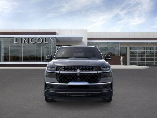 Infinite Black Metallic 2026 Lincoln Navigator Reserve