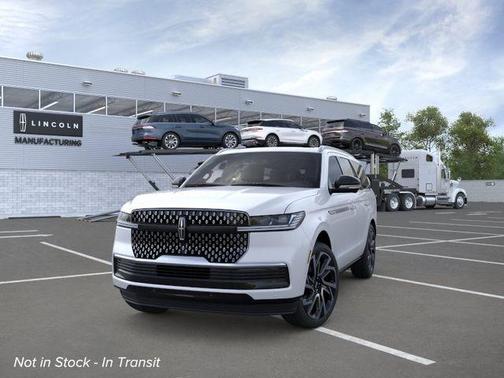 Crystal White Metallic 2026 Lincoln Navigator Reserve