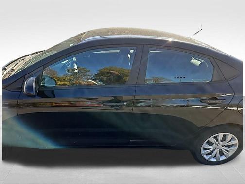 2022 Hyundai Accent SE