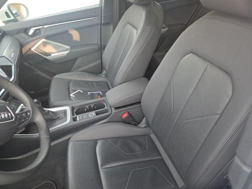 2025 Audi Q3 Premium 45 TFSI S line quattro Tiptronic