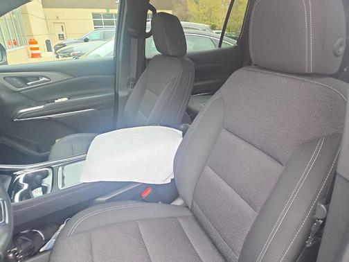 Lakeshore Blue Metallic 2024 Chevrolet Traverse LT