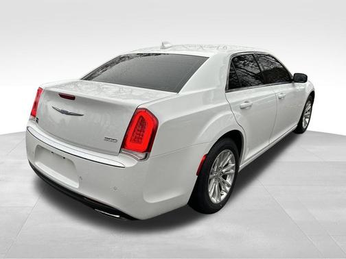 2021 Chrysler 300 Touring