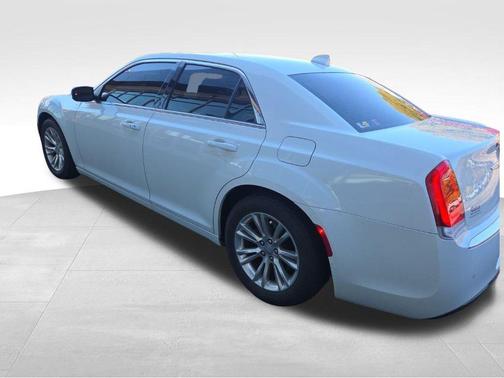 2021 Chrysler 300 Touring