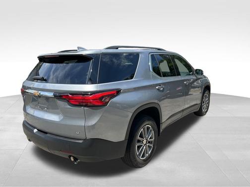 Sterling Gray Metallic 2023 Chevrolet Traverse LT Cloth
