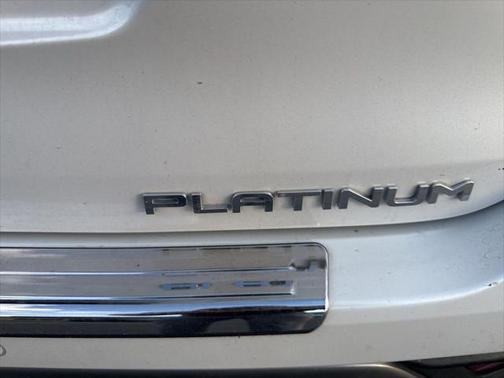 2023 Toyota Highlander Hybrid Platinum