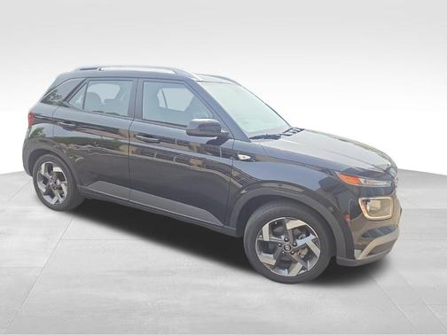 Black Noir Pearl 2023 Hyundai VENUE SEL