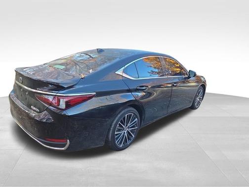 2023 Lexus ES 300h Base