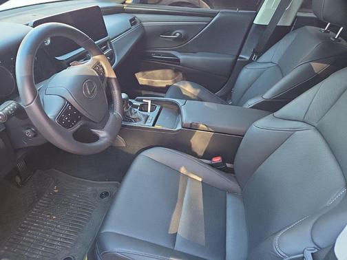 2023 Lexus ES 300h Base