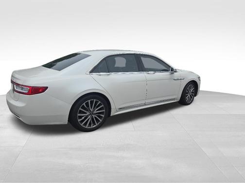 White Platinum Tri-Coat 2017 Lincoln Continental Select